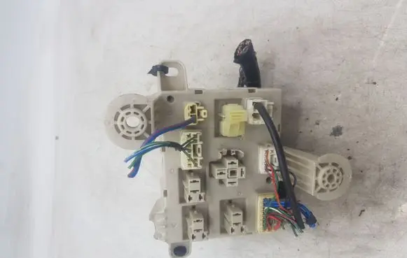 Toyota Previa (XR30, XR40) II Fuse module 435D14 8198050030