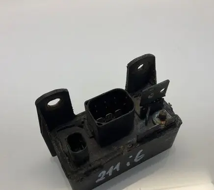 Mercedes-Benz E W211 Glow plug pre-heat relay 