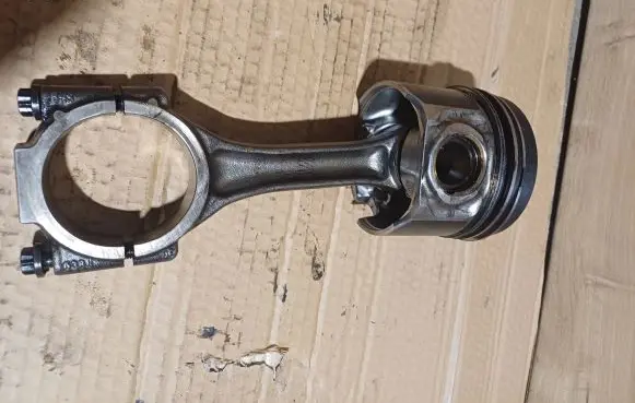 Volkswagen PASSAT B6 Piston with connecting rod