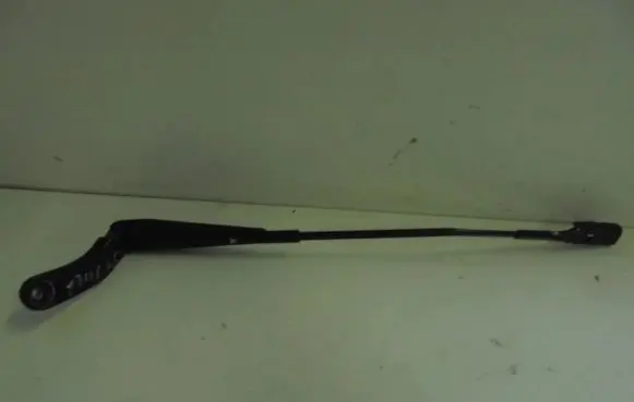 Front wiper blade arm