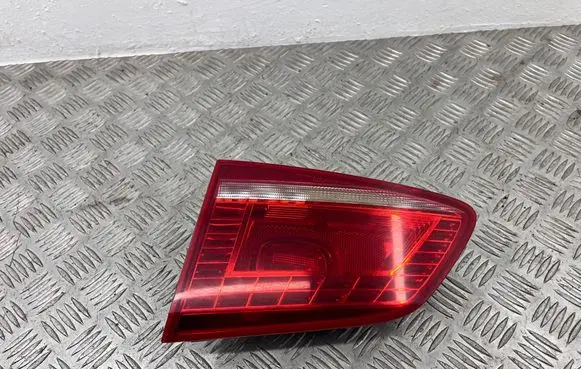 Volkswagen PASSAT B7 Tailgate rear/tail lights