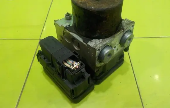 Land Rover Freelander 2 - LR2 ABS Pump 6G9N2C405DG 15AB43