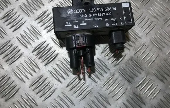 Skoda Fabia Mk2 (5J) Coolant fan relay 1j0919506m 898967000