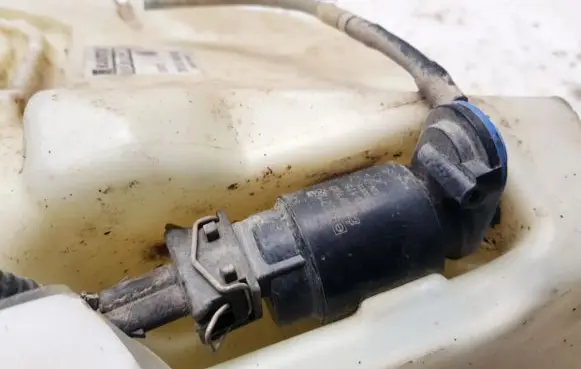 Nissan Primera Windscreen/windshield washer pump 021168 103173