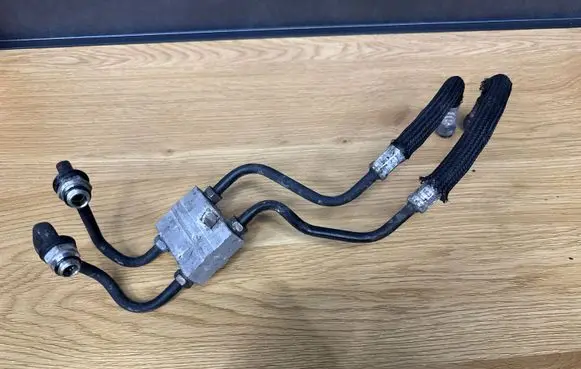 Gearbox oil cooler pipe/hose