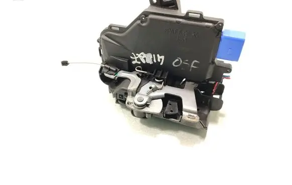Volkswagen Golf VI Front door lock 3D2837016J