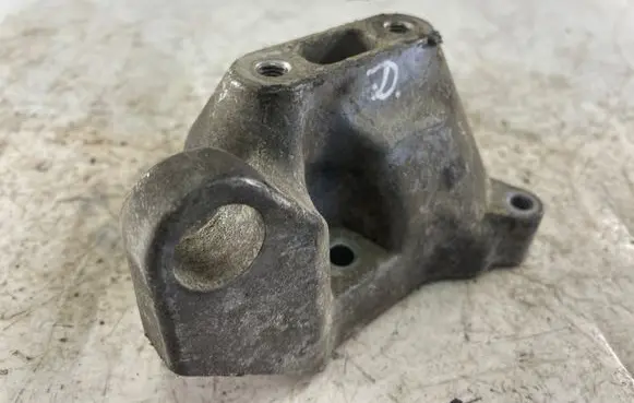 Chrysler 300 - 300C Engine mounting bracket 04578182aa