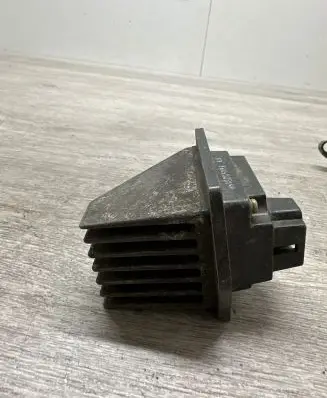 Mazda Xedos 9 Heater blower motor/fan resistor 4B180G518A