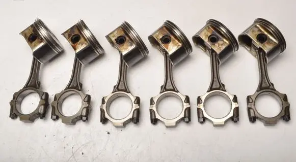 Chrysler 300M Piston 