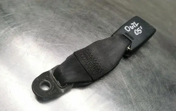 Mitsubishi Outlander Rear seatbelt buckle
