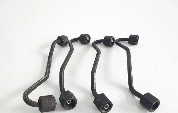Fuel injector supply line/pipe