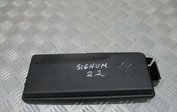 Opel Signum Fuse box cover