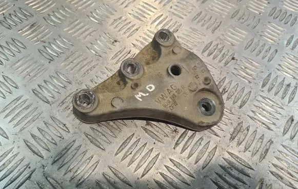 Engine mounting bracket