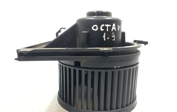 Skoda Octavia Mk1 (1U) Heater blower fan relay 1J2819021C F667327B