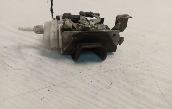 Audi A4 S4 B5 8D Front door lock