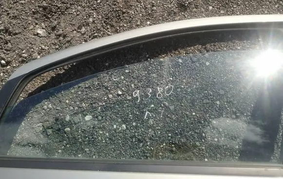 Fiat Grande Punto Front door window glass four-door as2