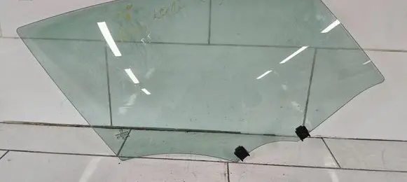 Peugeot 508 Front door window glass four-door E000189