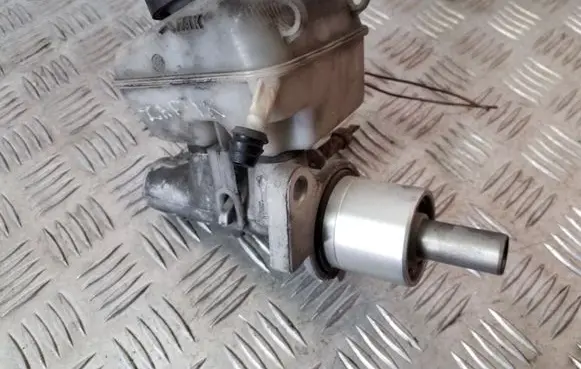 Opel Zafira A Master brake cylinder 32066734