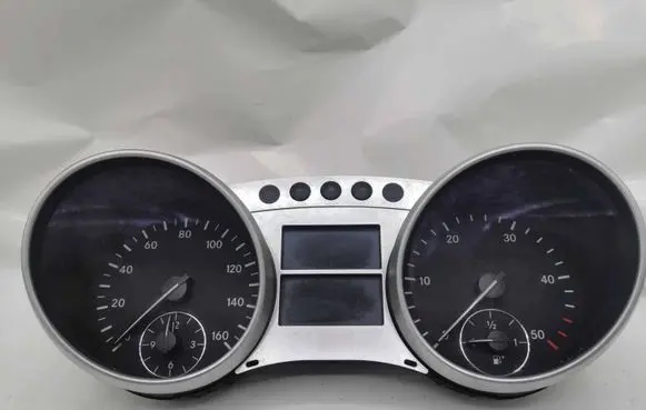 Mercedes-Benz R W251 Speedometer (instrument cluster) A2515400748 A2515402411 A2514420421