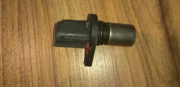 Toyota Corolla E110 Camshaft position sensor 0296000660
