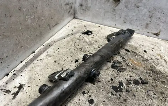 Chrysler 300 - 300C Fuel main line pipe A6420700695002