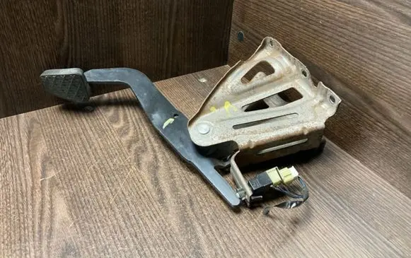 Mercedes-Benz Sprinter W906 Brake pedal 2012920082