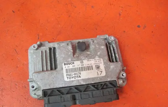 Peugeot 107 Engine control unit/module 896610H170 0261S06147