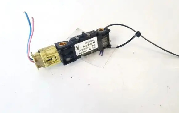 Nissan Primera Airbag deployment crash/impact sensor 98830av600 0285003019