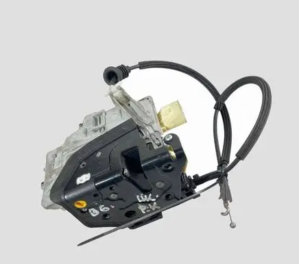 Volkswagen PASSAT B6 Front door lock 3C2837015A