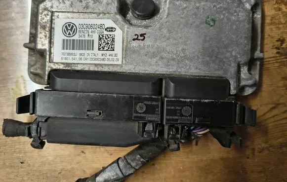Volkswagen Golf V Engine control unit/module 03C906024BD 6160154106 3476H10