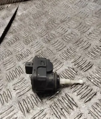 Volkswagen PASSAT B5 Headlight level adjustment motor 