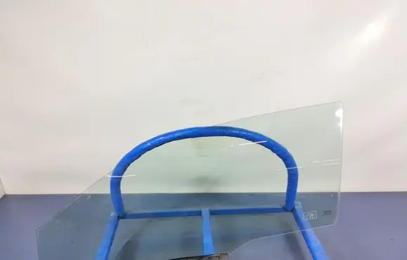 Honda Civic Front door window glass four-door