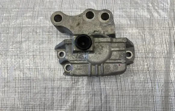 Jeep Compass Engine mount vacuum valve 68252999AC
