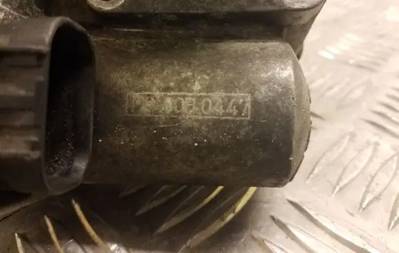 Opel Zafira A Throttle valve 19300B0447