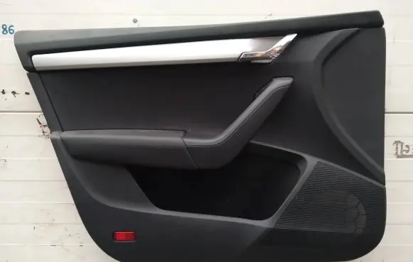 Skoda Octavia Mk3 (5E) Front door card panel trim 5E0867171E