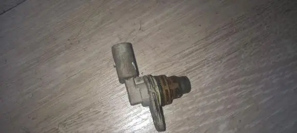 Volkswagen Golf V Camshaft position sensor 030907601d