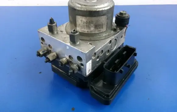 Nissan Juke I F15 ABS Pump 476601KD0A