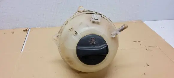 Volkswagen Multivan T4 Coolant expansion tank/reservoir 357121321C