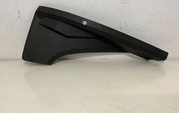 Audi Q8 Under headlight/headlamp trim 4M8805286A