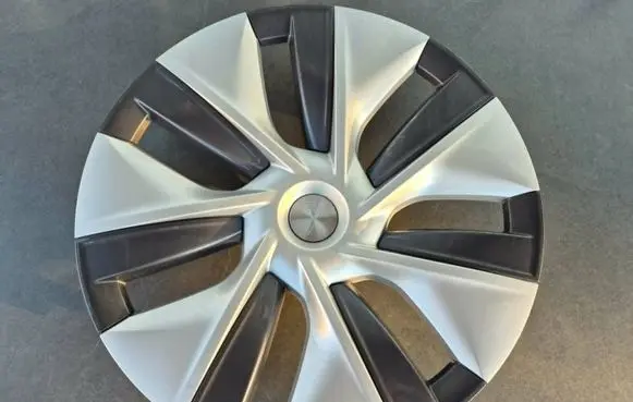 Tesla Model 3 R19 wheel hub/cap/trim 104423500C