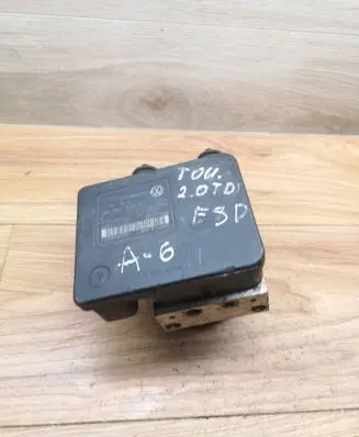 Volkswagen Golf V ABS Pump 1K0907379AC 00005305H0 10096003593