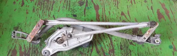 Nissan Almera N16 Front wiper linkage and motor 404582