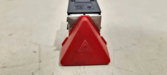 Volkswagen Touran I Hazard light switch 1t0953509