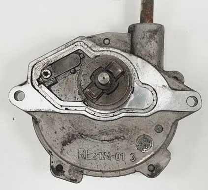 Mercedes-Benz C W203 Vacuum pump A2712300465