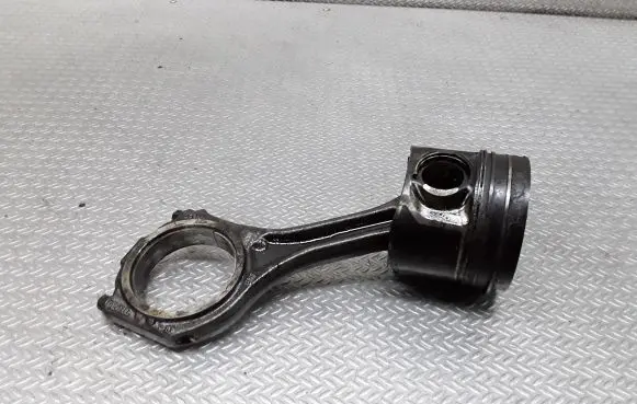Audi Q7 4L Piston with connecting rod