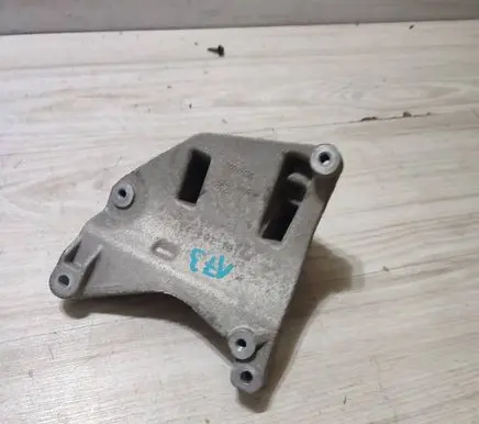 Fiat 500X A/C compressor mount bracket 55265523