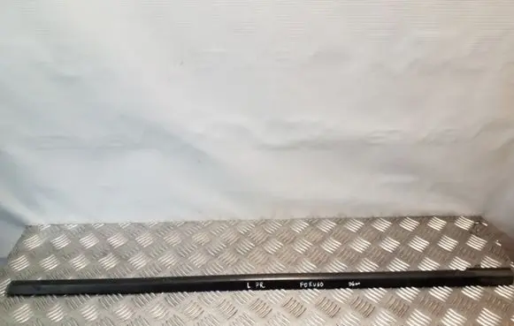 Ford Focus Front door glass trim molding 4M51A20563