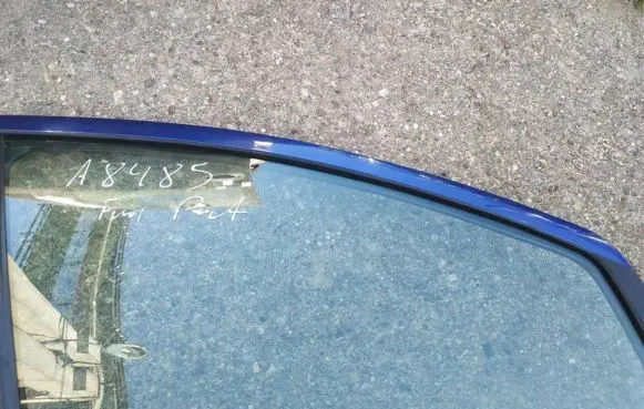 Fiat Grande Punto Front door window glass four-door