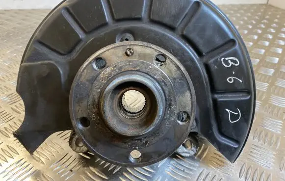 Volkswagen PASSAT B6 Front wheel hub
