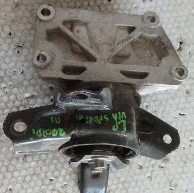 KIA Sportage Engine mount bracket 218302S20